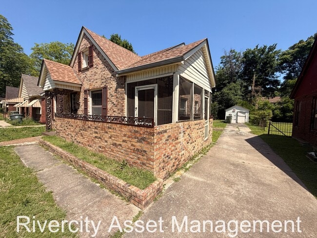 Building Photo - 2308 Larose Ave
