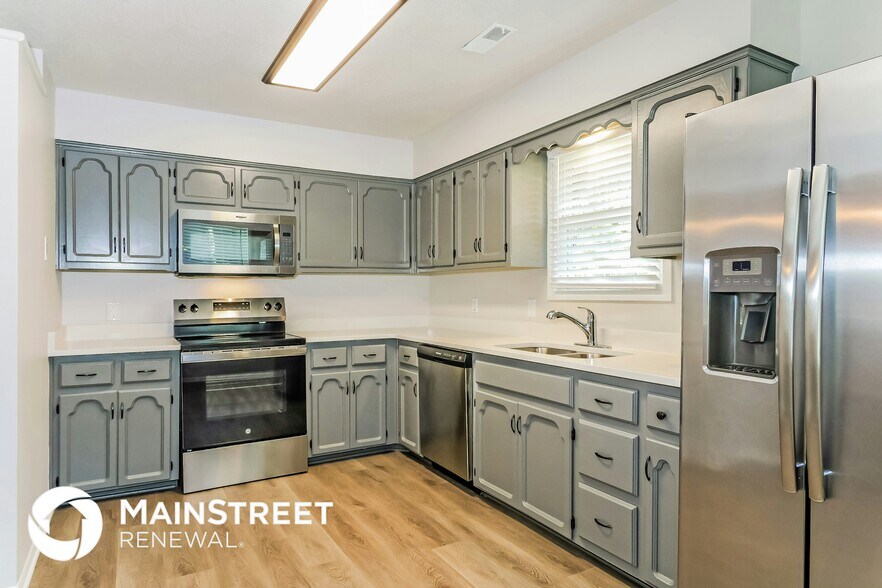 Building Photo - 303 E 11th St