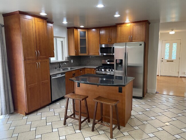 Building Photo - 1301 Brookview Dr