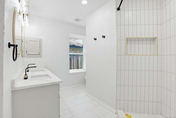 Building Photo - 8114 Forest Bow