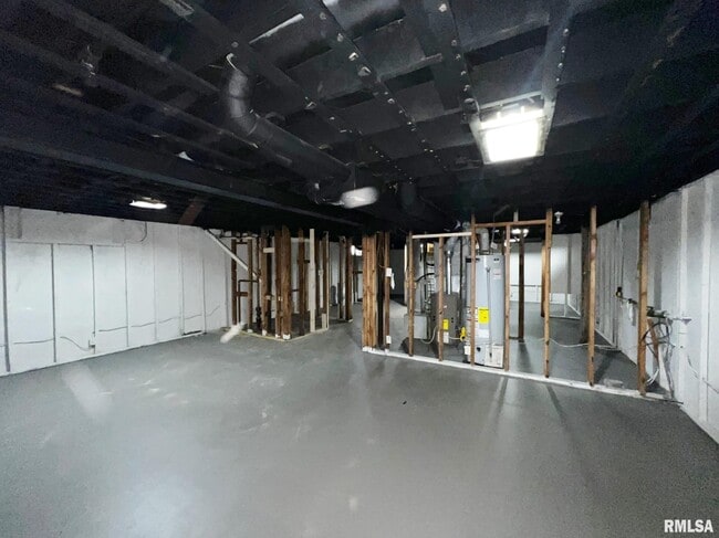 Building Photo - 2109 N Windermere Ave