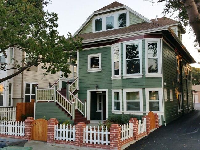 Building Photo - 2206 Lincoln Ave