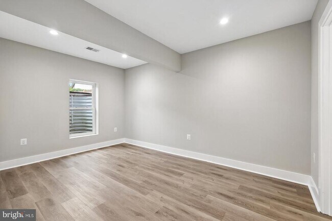 Building Photo - 735 N George Mason Dr