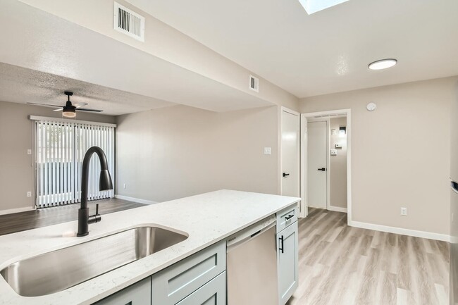 A1 Renovated - 1 Bed 1 Bath - Rise on McClintock