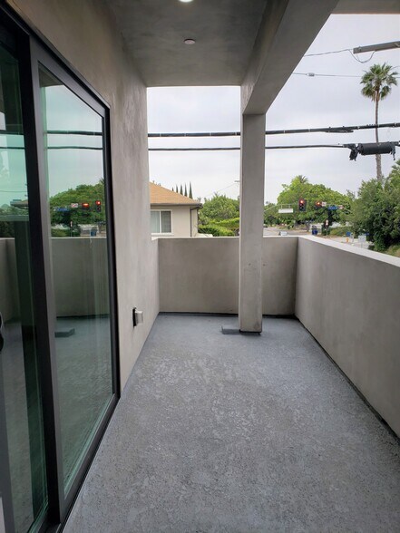 Building Photo - 318 N Wilton Pl