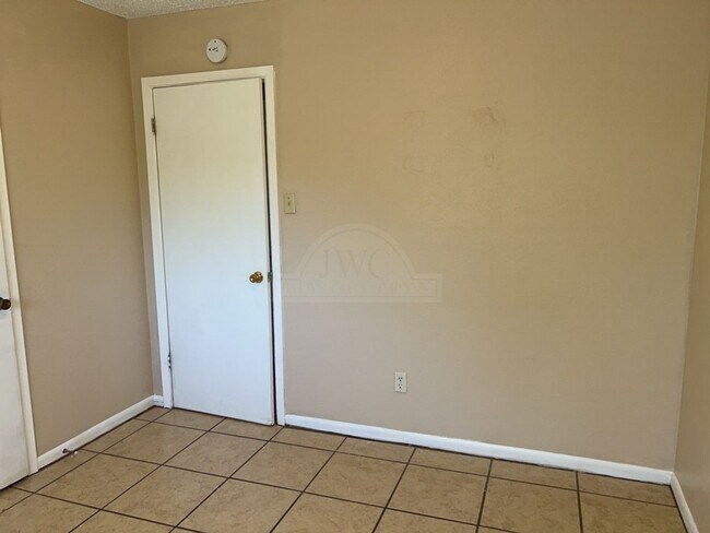 Building Photo - 1605 S FM 116