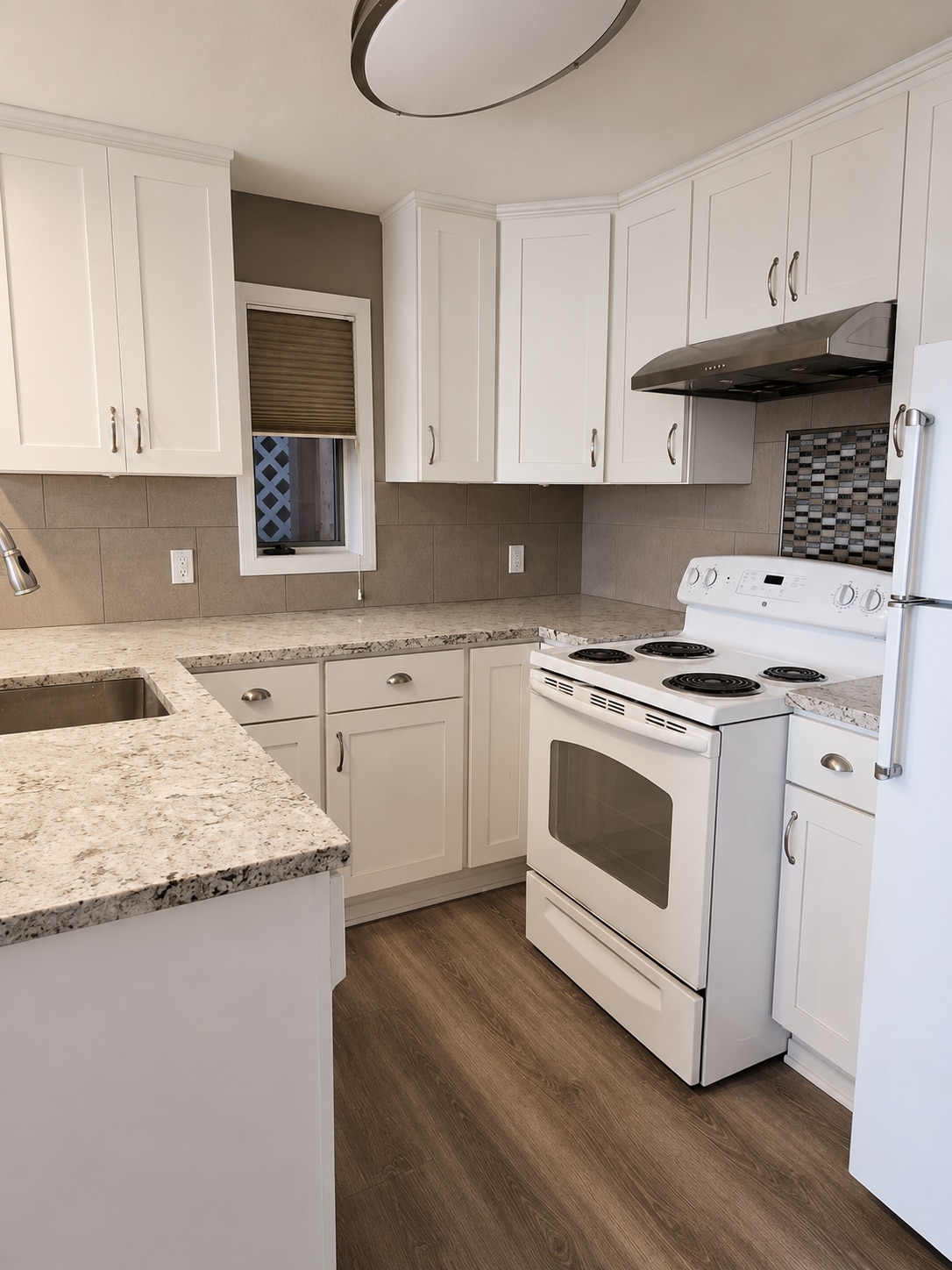 Building Photo - 8825 N Harborview Dr