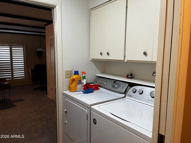 Building Photo - 6851 E Golden Hills Way