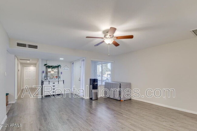 Building Photo - 2110 W De Palma Cir