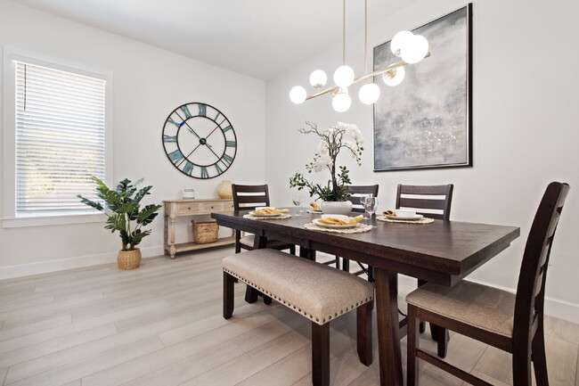 Building Photo - Beautiful Townhouse in Seminole Heights