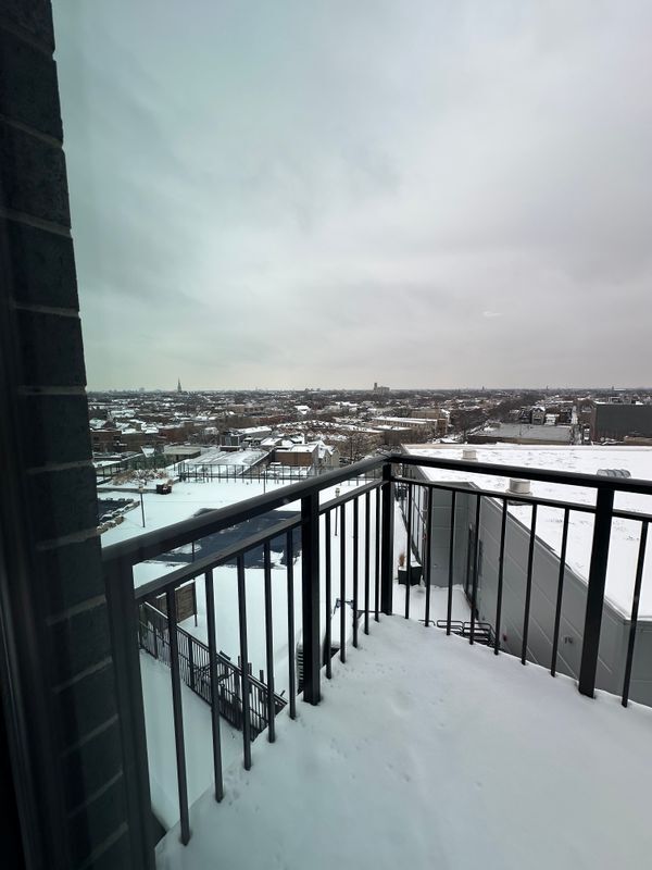 Building Photo - 1025 W Addison St