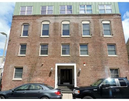 Building Photo - 120 W 7th St