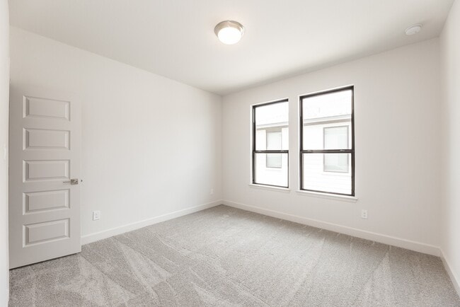 Building Photo - 10902 Overlook Pt Dr