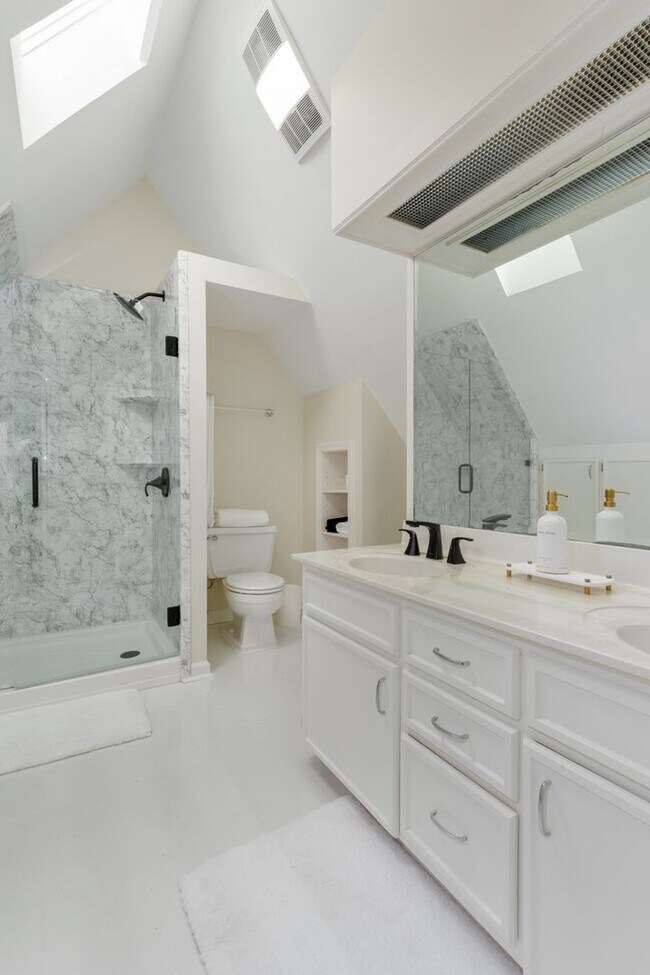 Building Photo - Leasing Now! - Charming 3-Bed, 2-Bath Stone Cottage in Shandon/Wales Garden - Walk to 5 Points!