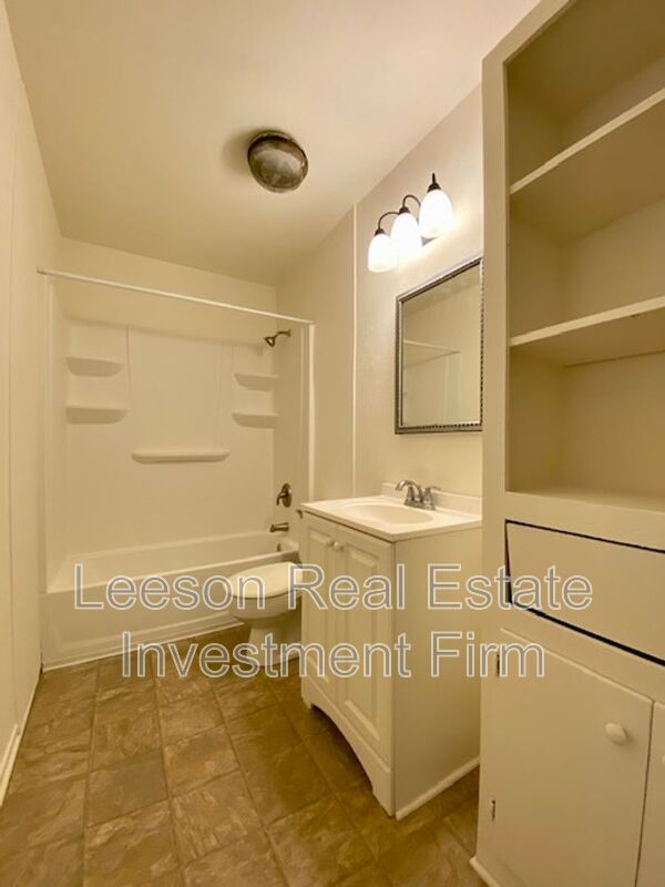 Building Photo - 1311 Elsa Jane St