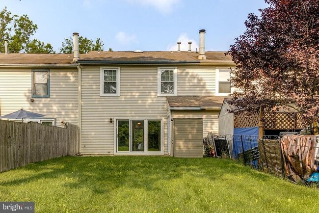 Building Photo - 6204 Red Haven Dr