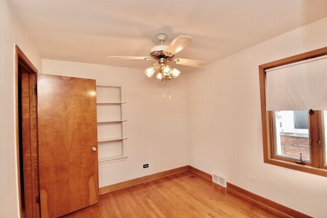 Building Photo - 819 N 17th Ave