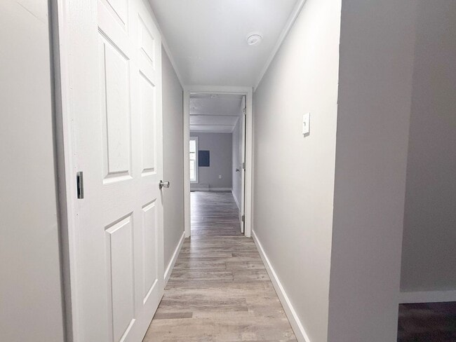 Building Photo - 3-Bedroom Single-Family Home with Hardwood Floors and Carport in Sparta