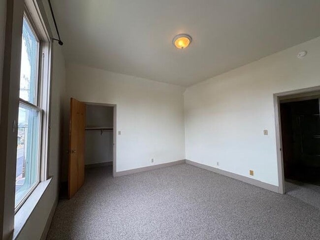 Building Photo - Arcata 3-Bedroom Victorian Apartment