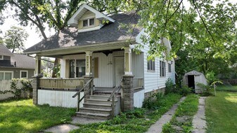 Building Photo - 1007 N Oakley St