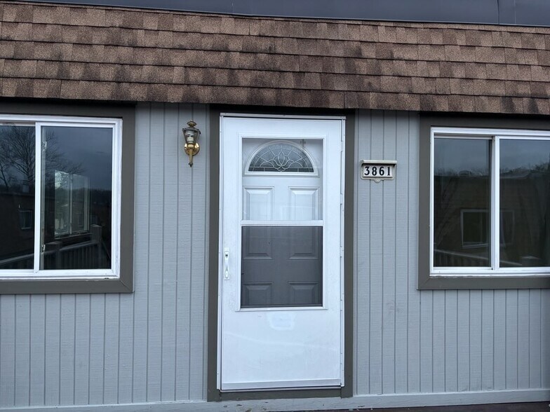 Front of unit - 3861 Havenwood Pl