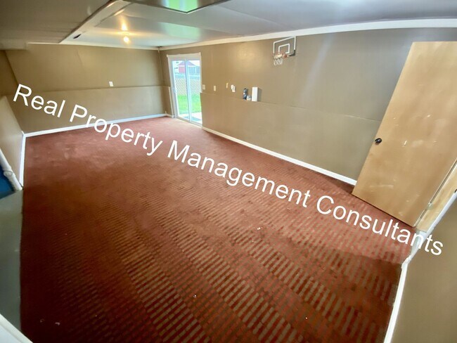 Building Photo - California Split-Level in Lee's Summit Sch...