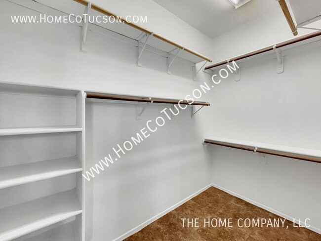Building Photo - 1061 S Seldon Pl