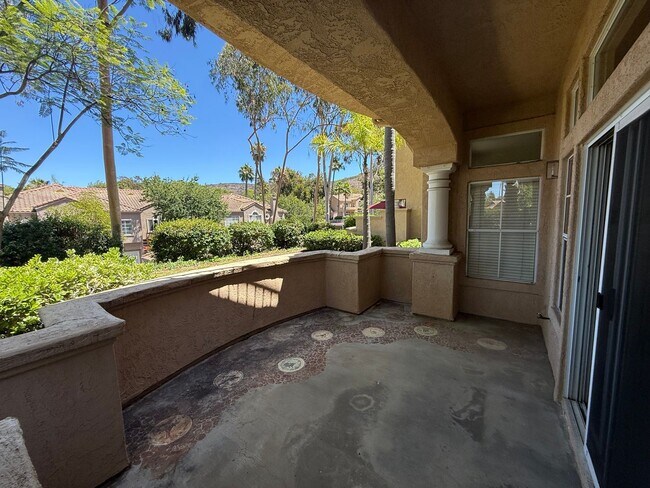 Building Photo - Lovely 2 Bedroom, 2 Bath First-Floor Condo...
