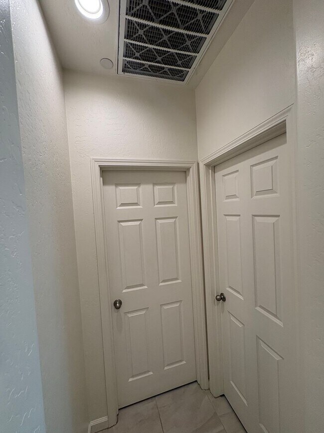 Building Photo - Comfortable NW Visalia Home Rent Ready!