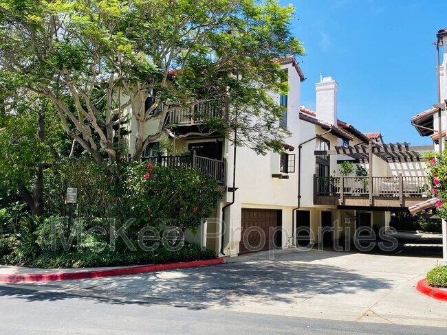 Building Photo - 8668 Villa La Jolla Dr