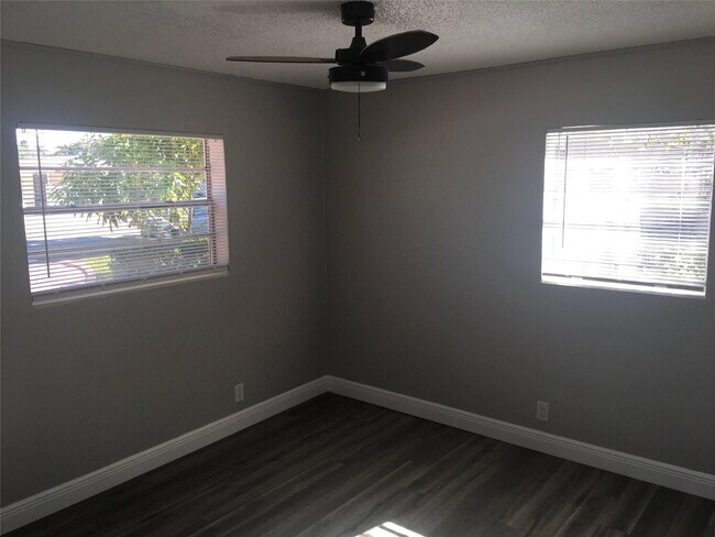 Building Photo - 720 N 66 Terrace