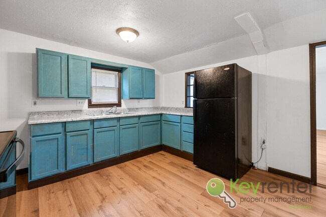 Building Photo - 3 Bedroom 1 Bath for rent | Seneca and McC...