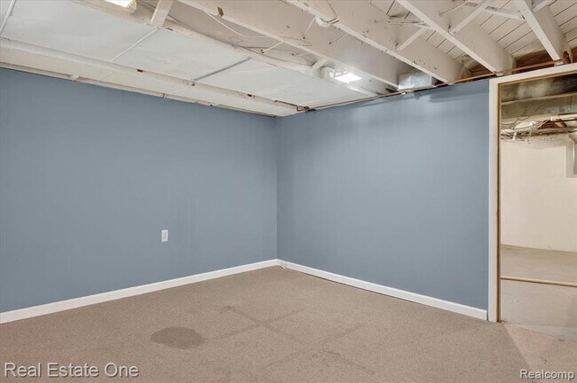 Building Photo - 3284 Coolidge Hwy