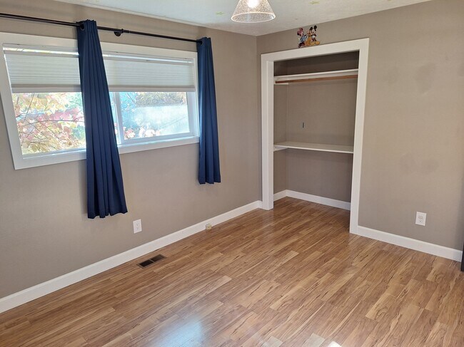 Building Photo - 2437 N Curtis Rd