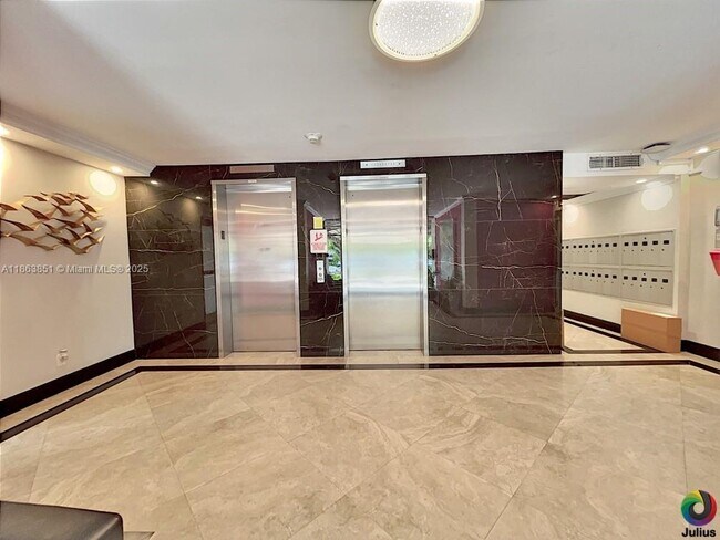 Building Photo - 2661 S Course Dr