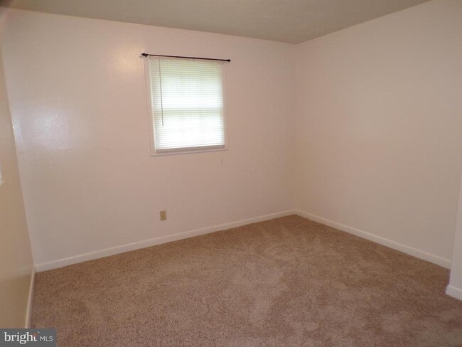 Building Photo - 111 Walnut Dr