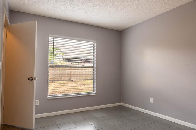 Building Photo - 8273 Cascade Oaks Dr