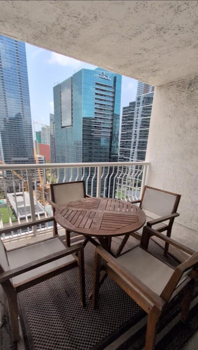 Building Photo - 1200 Brickell Bay Dr