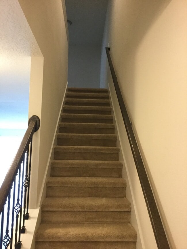 Building Photo - 3 bedroom, 2.5 bathrom townhome in Oviedo