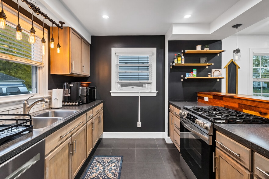 Building Photo - 1140 Trumbull Ave SE