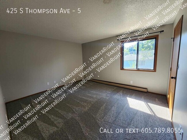Building Photo - 425 S Thompson Ave