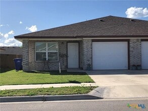 Building Photo - 1818 Castroville Trl