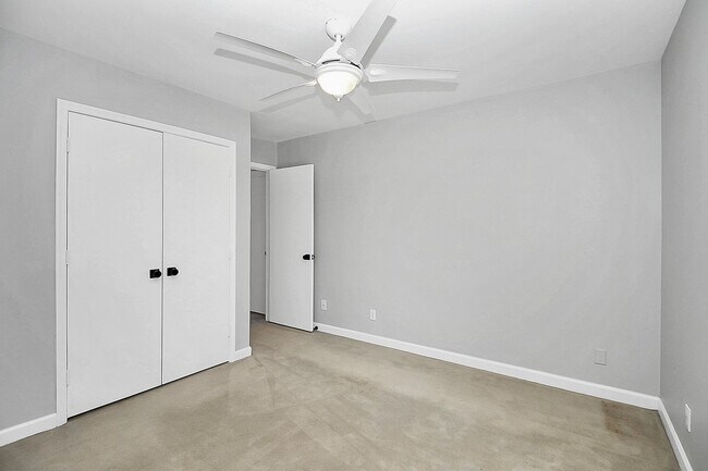 Building Photo - Spacious 2BR/2BA Condo in Prime South Charlotte Location!