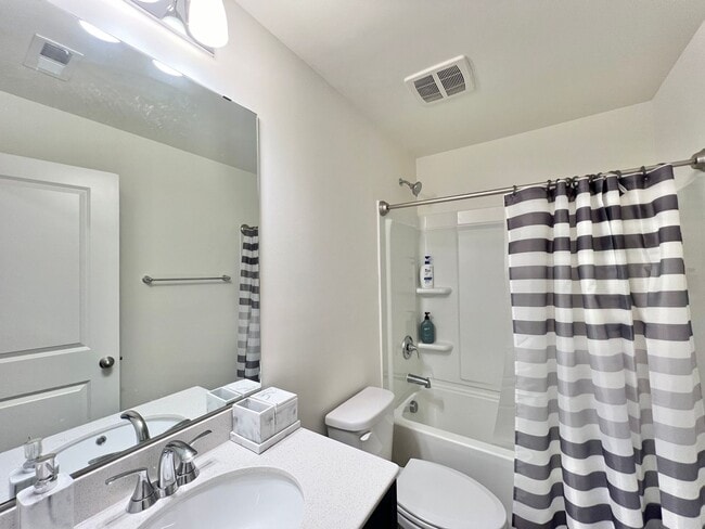 Building Photo - Luxurious, Newly Built 3BD, 2.5BA Raleigh ...