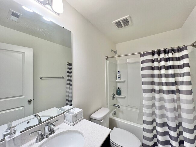 Building Photo - **OFFERING REFUNDABLE APPLICATION FEES** Luxurious, Newly Built 3BD, 2.5BA Raleigh Townhome with ...