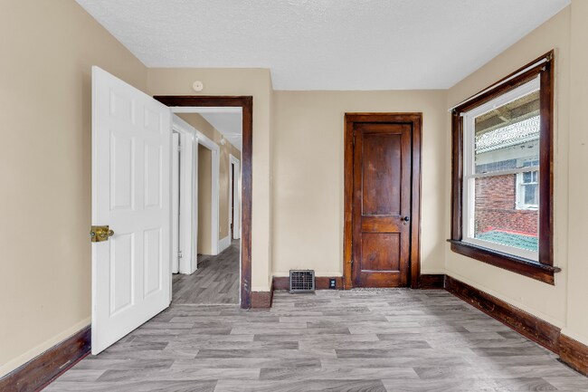 Building Photo - 855 Work Dr