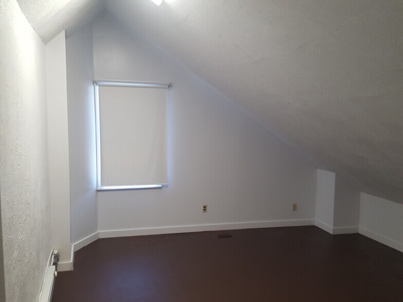 rm 7 - 402 S Burrowes St