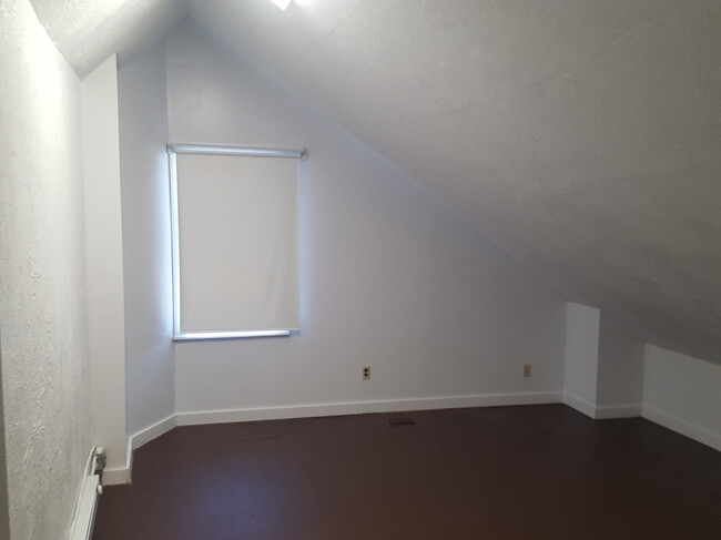 rm 7 - 402 S Burrowes St