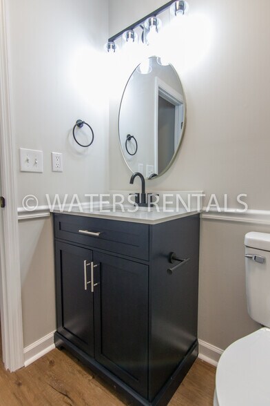 Hallway Bath - 156 Soren Ln