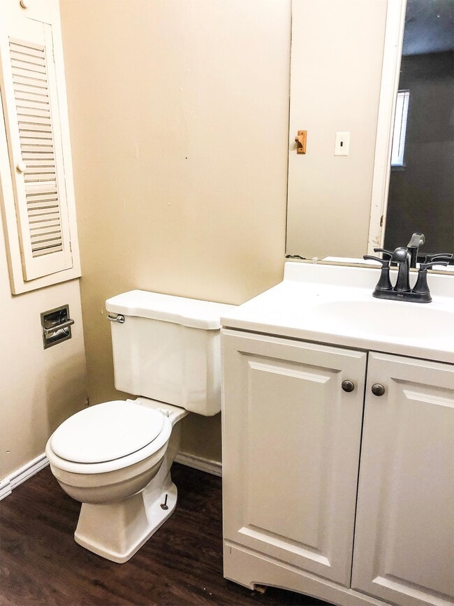 Building Photo - 7917 Hermitage Dr